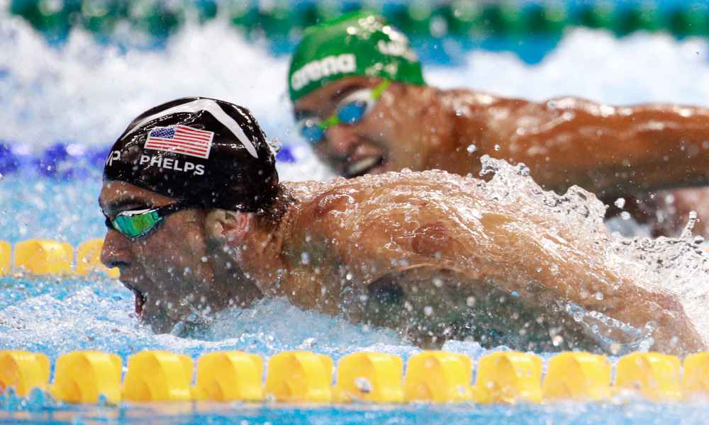 RIO DE JANEIRO, BRAZIL - AUGUST 09: Michael Phelps (L) of the United States leads Chad le Clos of South Africa in the Men's 200m Butterfly Final on Day 4 of the Rio 2016 Olympic Games at the Olympic Aquatics Stadium on August 9, 2016 in Rio de Janeiro, Brazil. (Photo by Adam Pretty/Getty Images) ORG XMIT: 610210337 ORIG FILE ID: 587854204